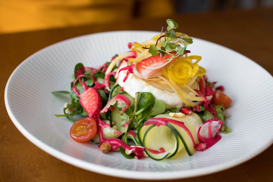 Gemüse für Kartoffelsalat - Paprika, Zwiebel, Gurke, Tomate, Möhre